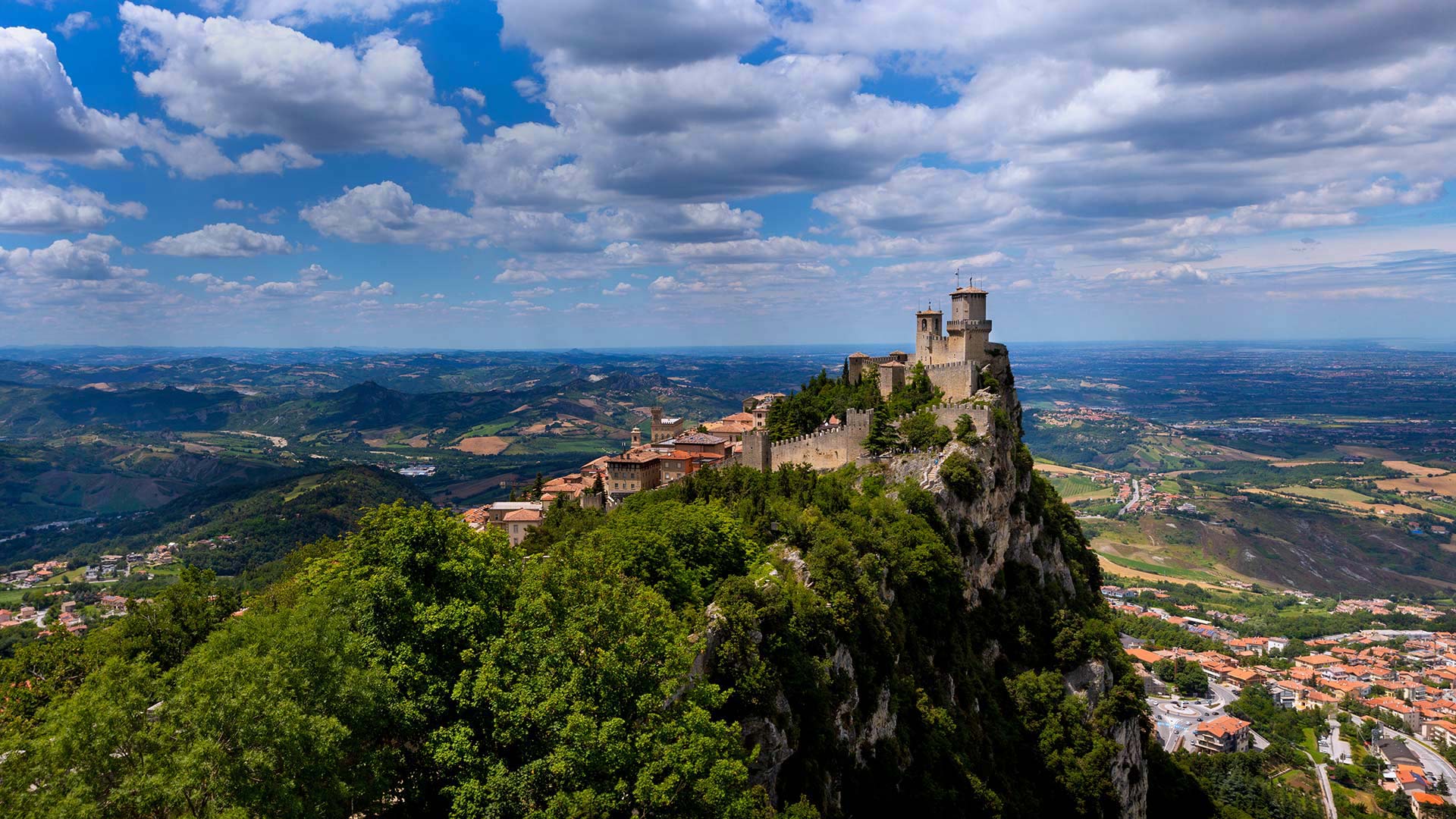 Die Festung Guaita in San Marino (© Piercarlo Abate/Shutterstock)(Bing Deutschland)