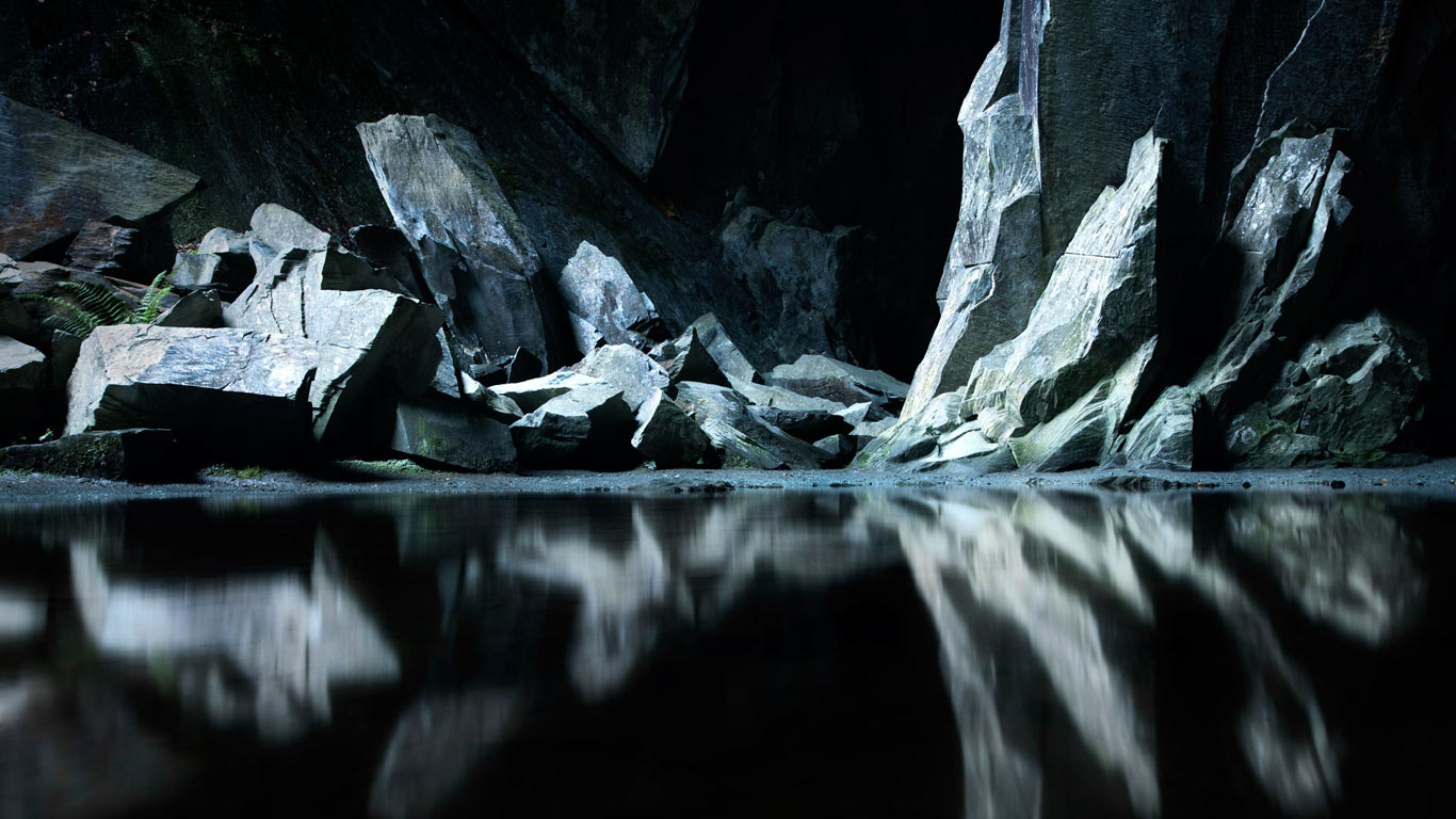 Cathedral Quarry in Little Langdale in the Lake District, Cumbria, England, UK (© David Clapp/Getty Images)(Bing United Kingdom)