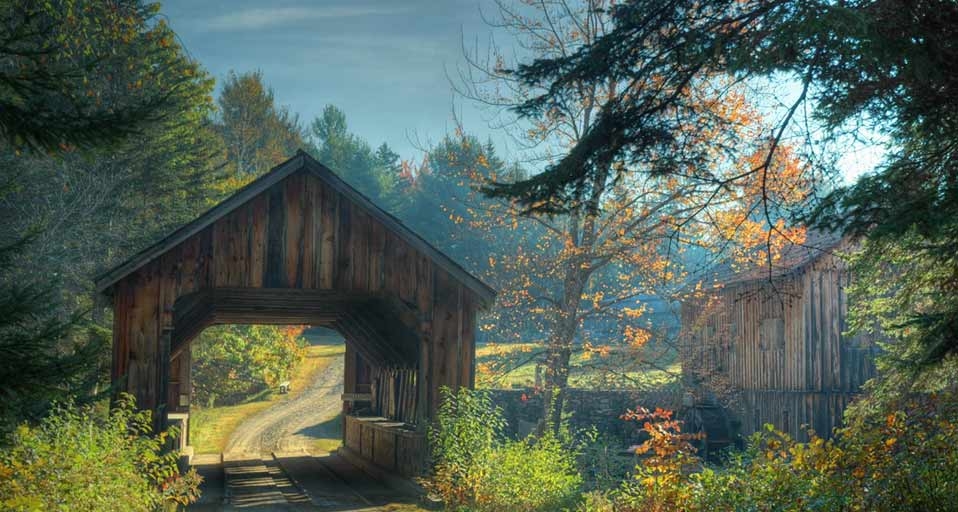 Covered bridge near Bradley, Maine, USA (© A. J. Whitney/Getty Images) &copy; (Bing United Kingdom)