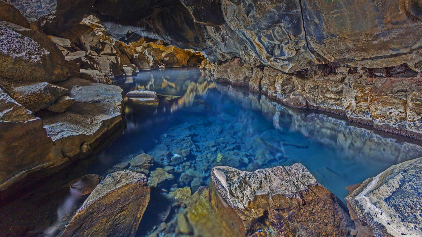 Grjótagjá cave near Mývatn lake in Iceland (© Joerg Abendroth/Tandem Stills + Motion)(Bing United Kingdom)