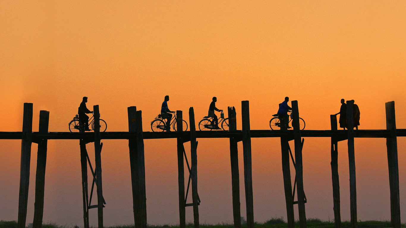 U Bein Bridge, Amarapura, Myanmar (© Moment Select/Getty Images)(Bing United Kingdom)