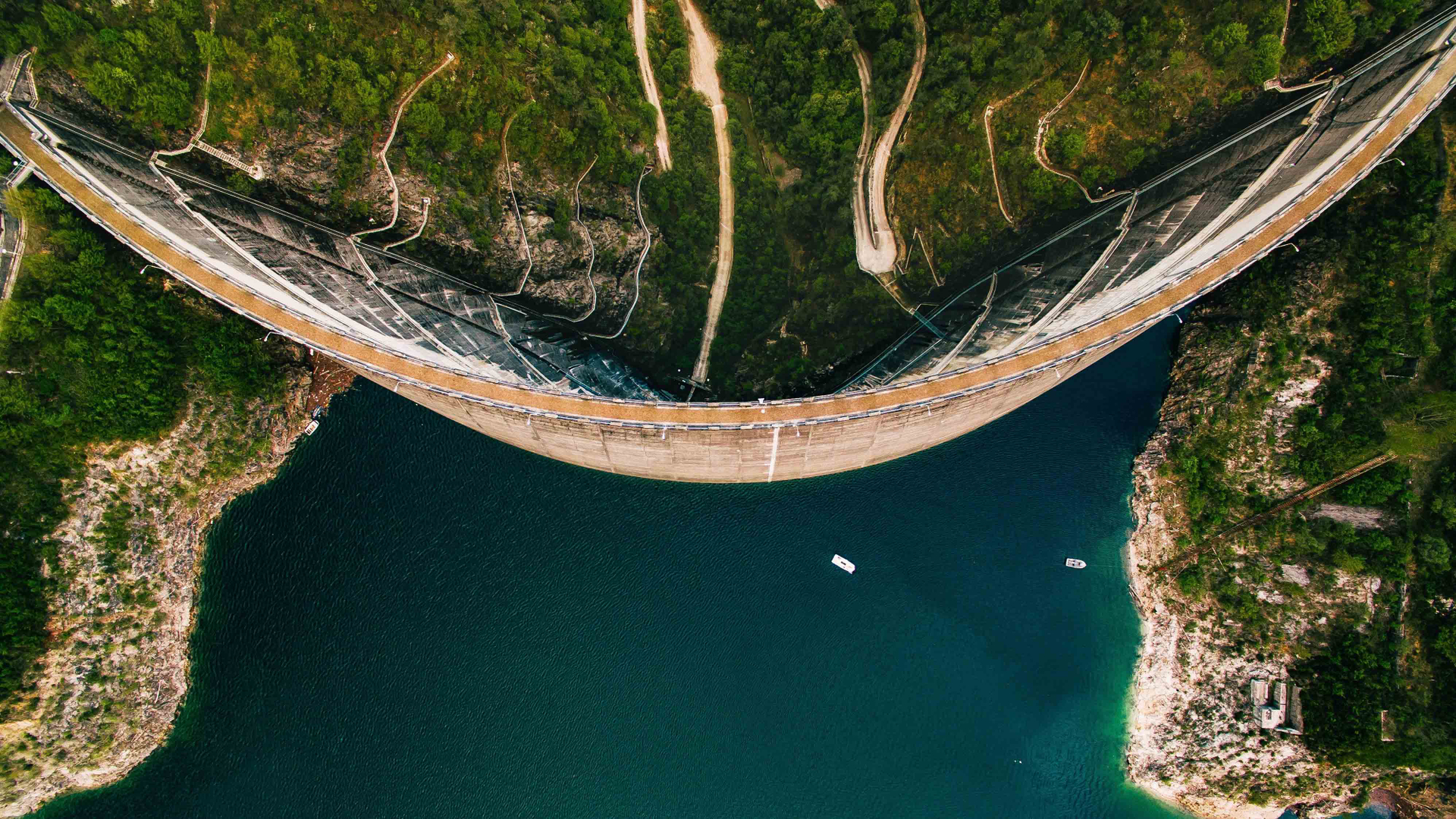 Valvestino dam in the province of Brescia, Lombardy, Italy (© wmaster890/Getty Images)(Bing United Kingdom)