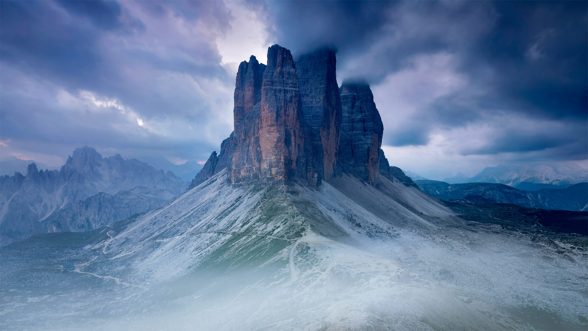 Tre Cime di Lavaredo as seen from the Lavaredo fork, Sexten Dolomites, Italy (© AWL Images/Danita Delimont)(Bing Canada)