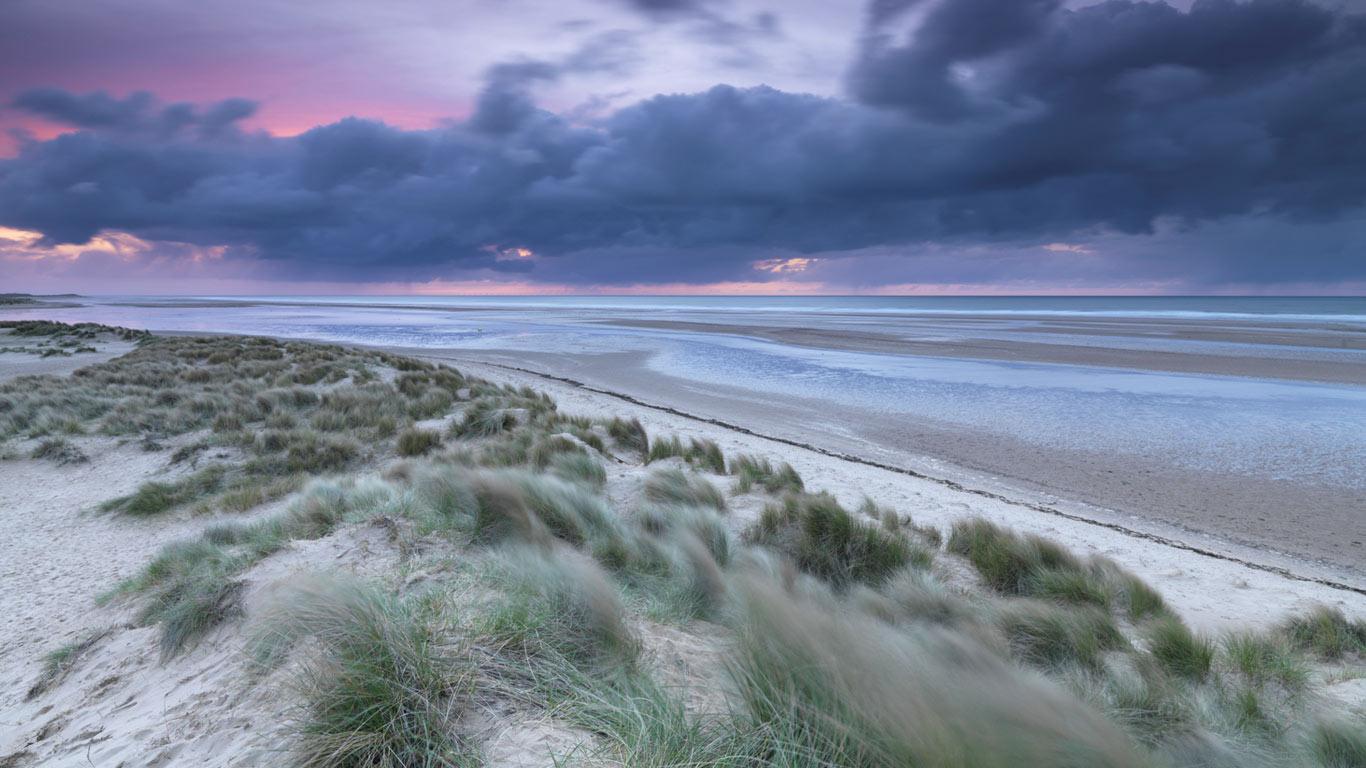 Twilight at Holkham Bay, Norfolk, England (© Jon Gibbs/Age Fotostock)(Bing United Kingdom)