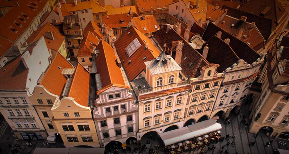Old Town Square, Prague, Czech Republic -- Jon Arnold Images/www.danitadelimont.com &copy; (Bing Canada)