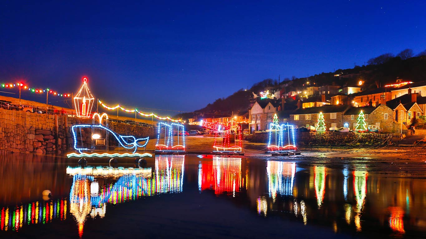 Christmas lights in Mousehole, Cornwall (© David Chapman/Alamy)(Bing United Kingdom)