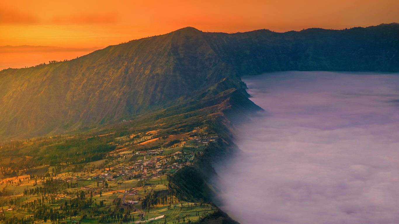 Cemoro Lawang near Mount Bromo, East Java, Indonesia (© Nat Wimolsiri/REX Shutterstock)(Bing United Kingdom)