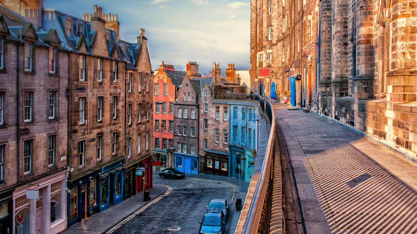 West Bow in Edinburgh, Scotland (© Rory McDonald/Getty Images)(Bing United Kingdom)