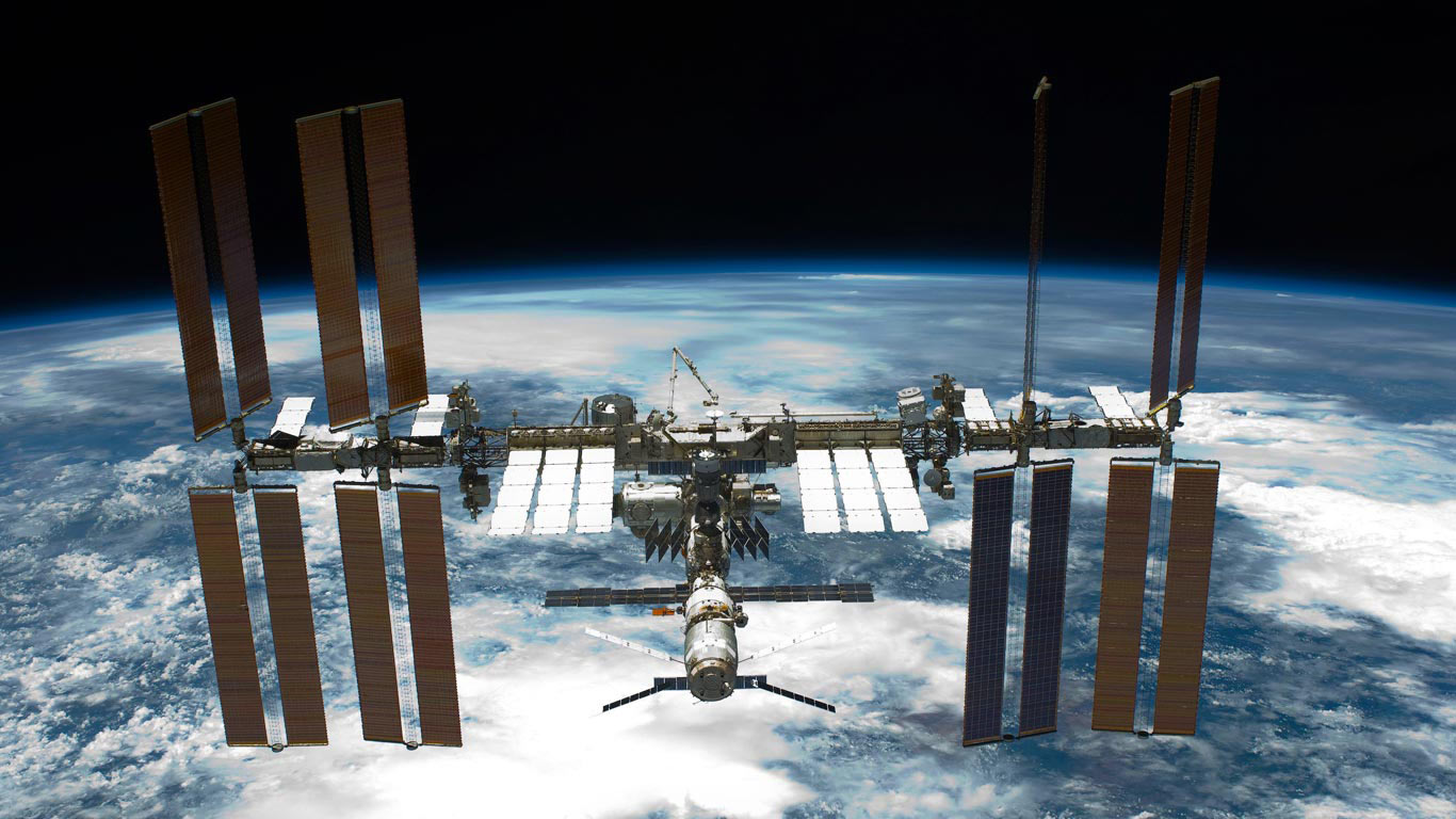 The International Space Station seen from Space Shuttle Endeavour (© NASA/Alamy)(Bing United Kingdom)