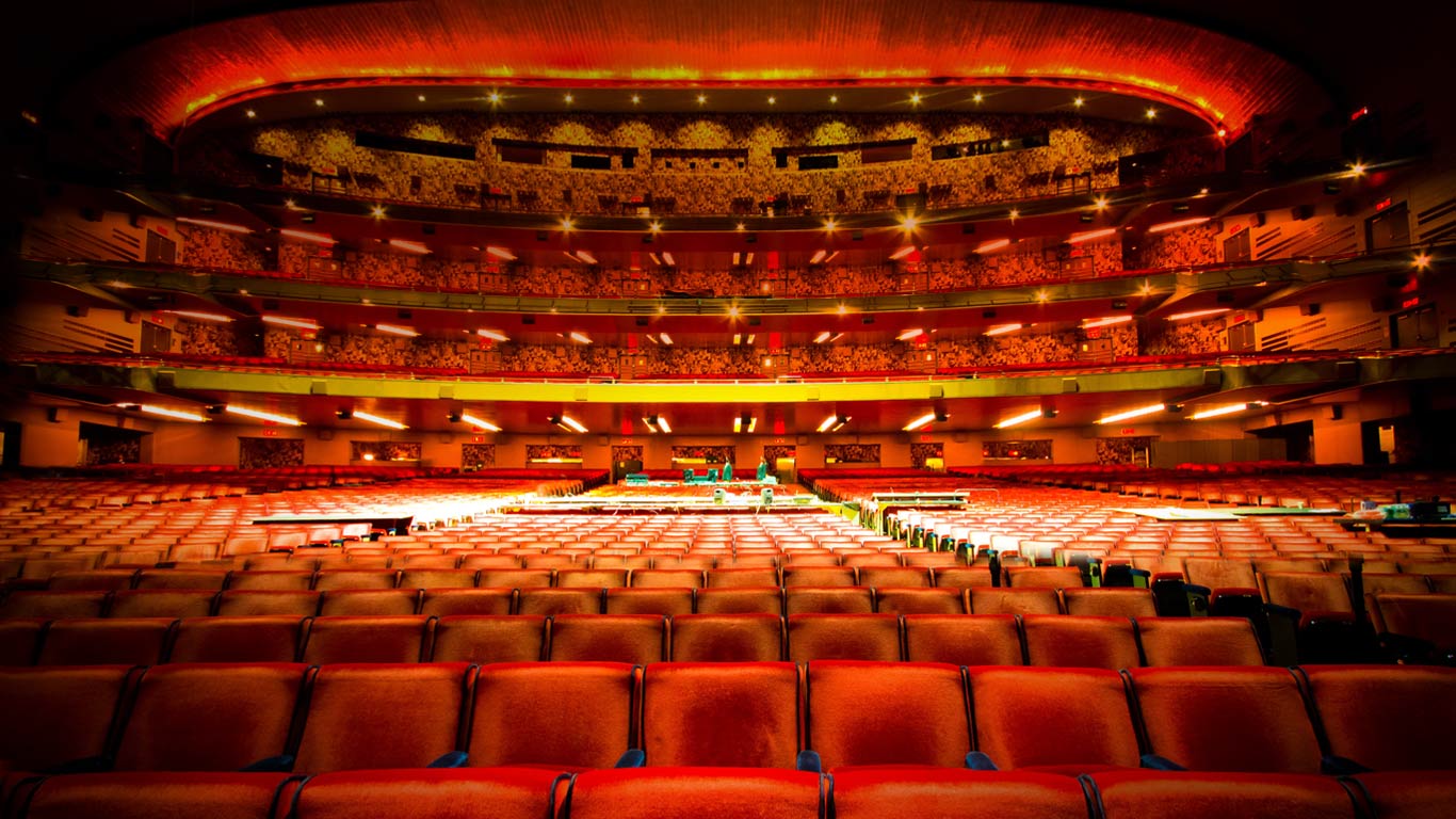 Interior of Radio City Music Hall in New York City, New York (© Littleny/Alamy)(Bing United Kingdom)