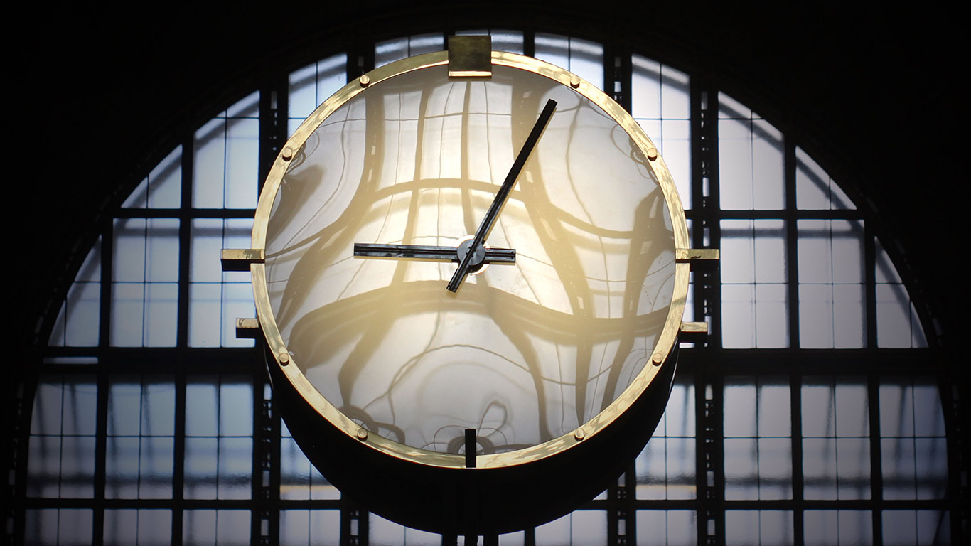 Clock in Union Station, Toronto, Canada (© Zoran Stanojevic/Alamy)(Bing Australia)