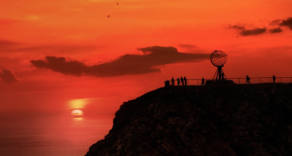 Midnight sun on the North Cape, Norway (© SIME/estock) &copy; (Bing United Kingdom)