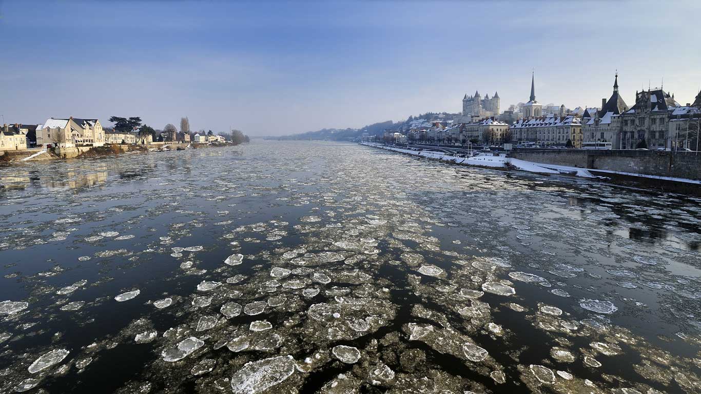 Loire gelée à Saumur, Maine-et-Loire, Pays-de-la-Loire (© Jean-Baptiste Rabouan/Corbis)(Bing France)