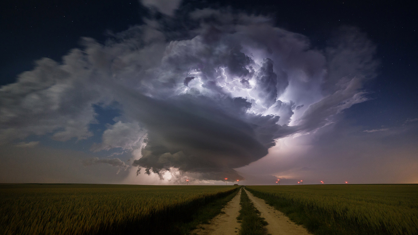 Orage supercellulaire au-dessus de la Champagne-Ardennes (© Max Conrad/500px)(Bing France)