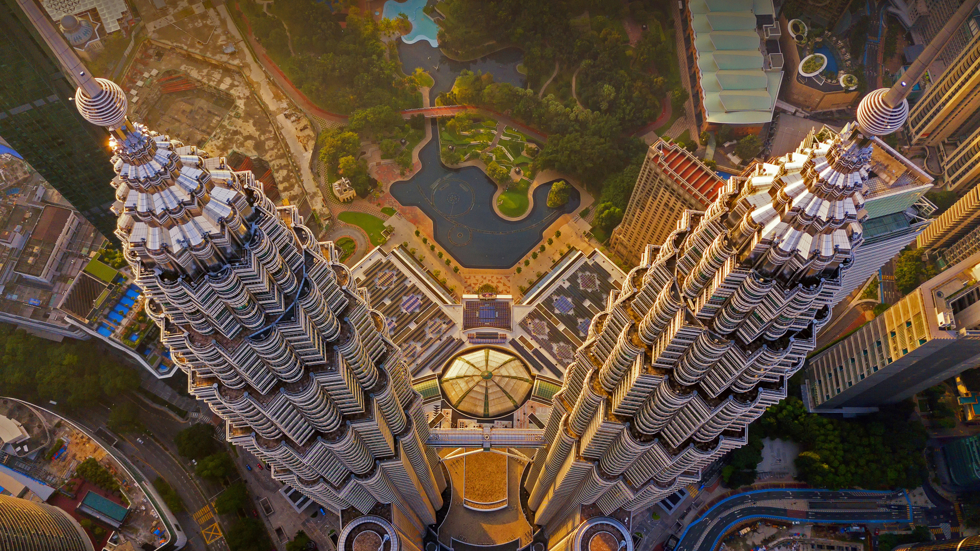 Petronas Twin Towers, Kuala Lumpur, Malaysia (© tampatra/Getty Images)(Bing United Kingdom)