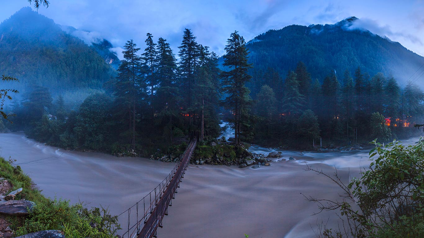 Parvati River in Kasol, Himachal Pradesh, India (© SIME/eStock Photo)(Bing United Kingdom)