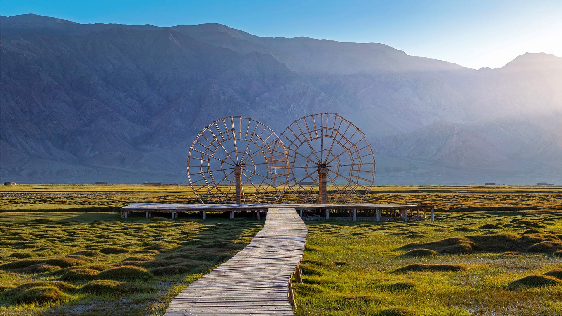 Water wheel in the Tashkurgan Grassland, Tashkurgan Tajik Autonomous County, Xinjiang, China (© Ratnakorn Piyasirisorost/Getty Images)(Bing United Kingdom)