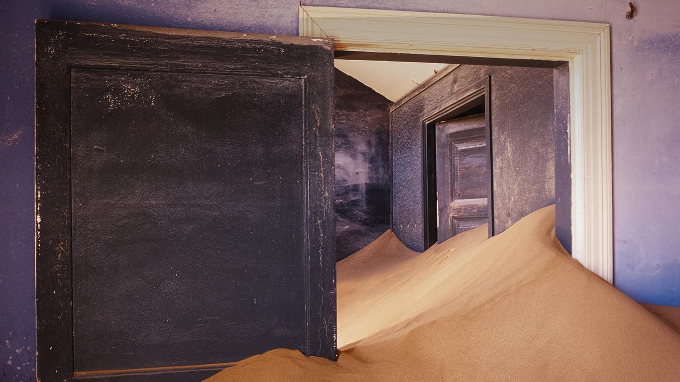 Abandoned house filled with drifting sand, Kolmanskop, Namibia (© Jeremy Woodhouse/Age Fotostock)(Bing United Kingdom)
