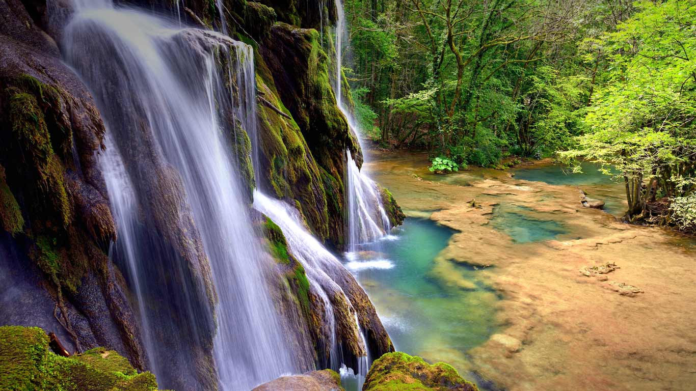 Cascade dans le Jura, Franche-Comté, France (© Suteracher/Shutterstock)(Bing France)