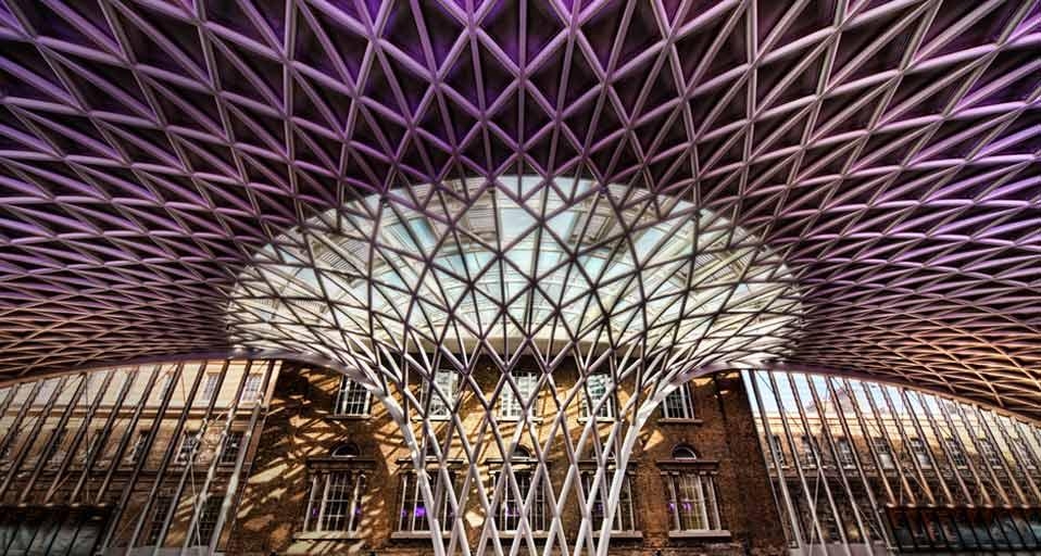 Lattice architectural detail in the concourse at King‘s Cross train station, London, England (© Think James Photo/Gallery Stock) &copy; (Bing United Kingdom)