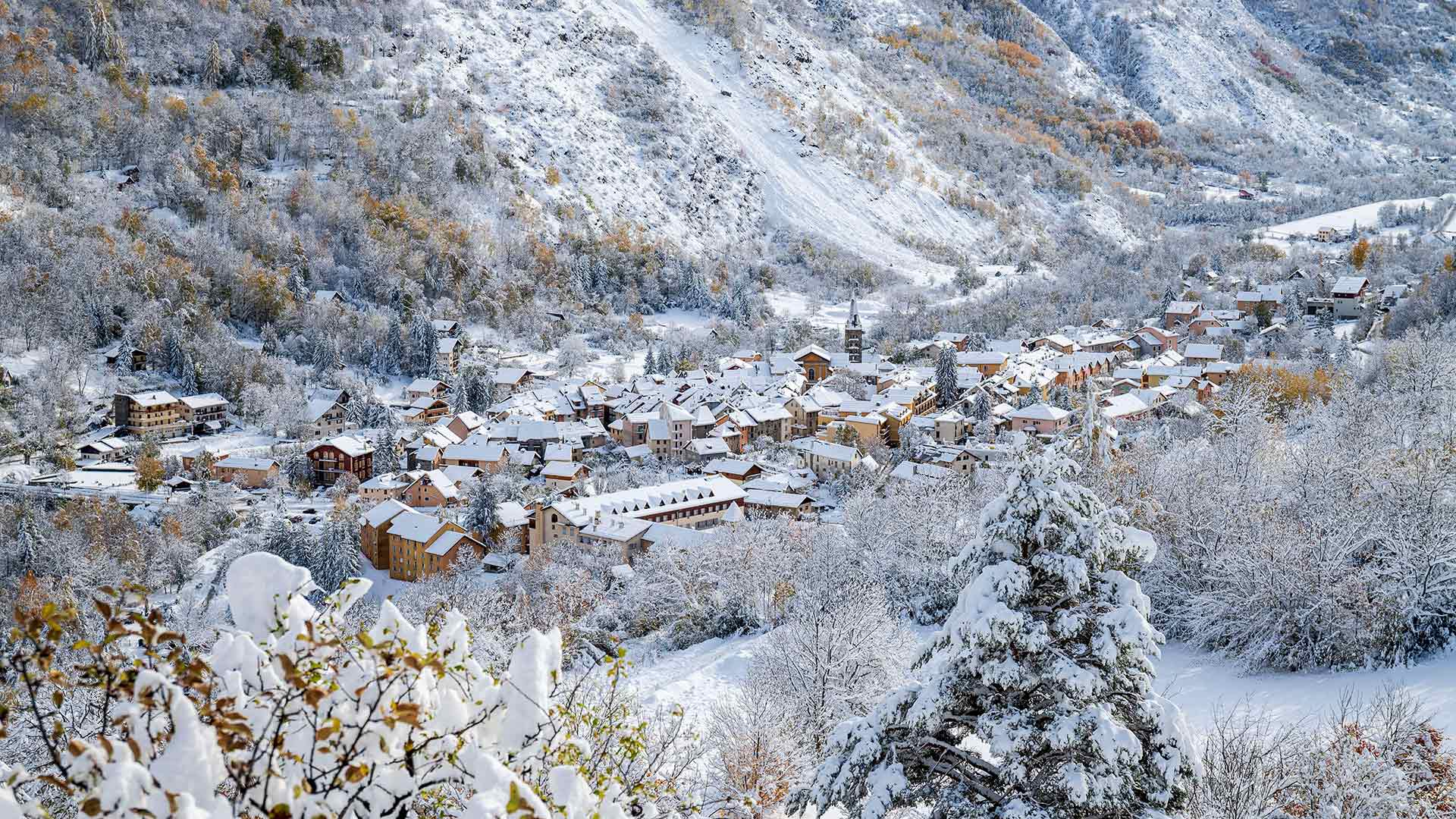 Saint-Etienne-de-Tinée, Vallée de la Tinée, Parc national du Mercantour, Alpes Maritimes France, (© CAVALIER Michel/hemis.fr/Alamy Stock Photo)(Bing France)