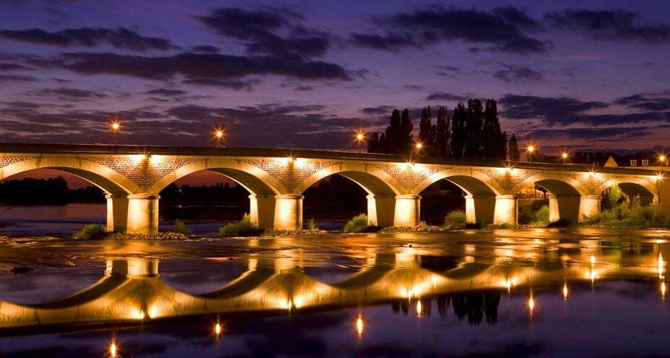 Bridge over the Loire River, to Amboise, France (© ESCUDERO Patrick/Hemis/Corbis) &copy; (Bing United Kingdom)
