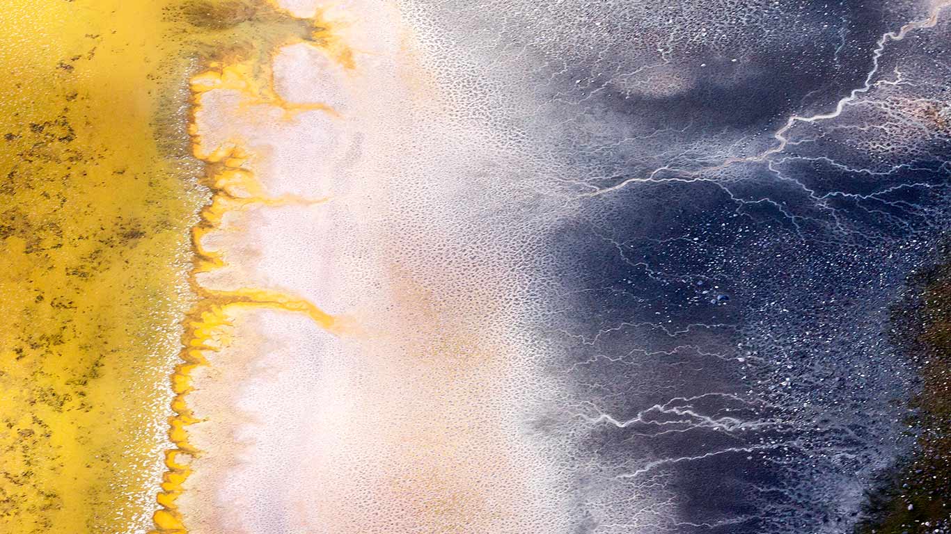 Aerial photography over the Cariboo region of British Columbia (© Chris Harris/All Canada/Offset)(Bing Canada)