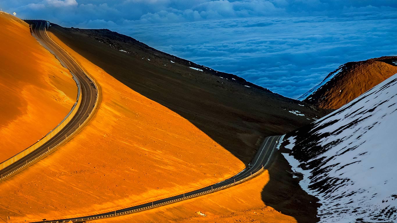 The road up Mauna Kea on the Big Island of Hawaii (© Gary S. Chapman/Shutterstock)(Bing United Kingdom)