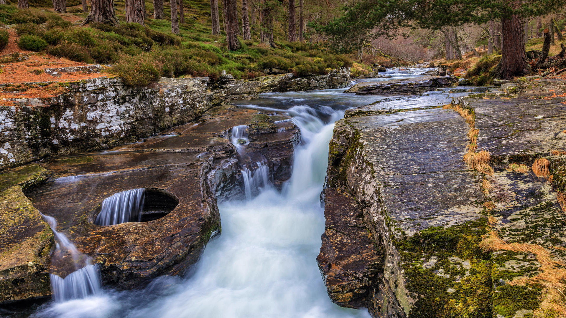 The Punch Bowl on the River Quoich in the Cairngorms, Aberdeenshire, Scotland (© AWL Images/Danita Delimont)(Bing United States)