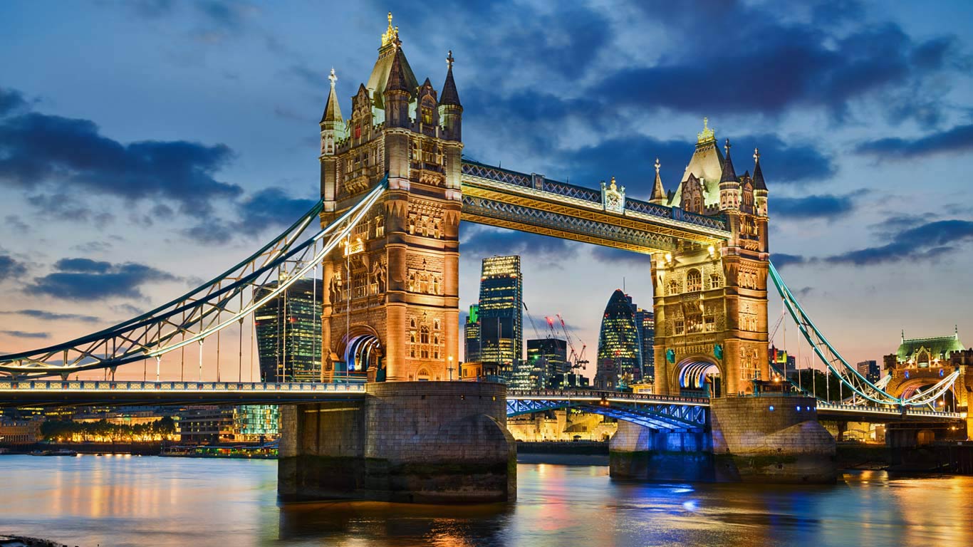 Tower Bridge in London (© Mapics/Getty Images)(Bing United Kingdom)