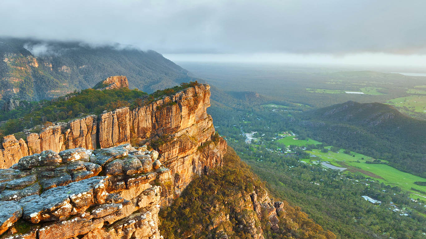 Grampians National Park (Gariwerd) in Victoria, Australia (© Ingo Oeland/Alamy)(Bing Australia)