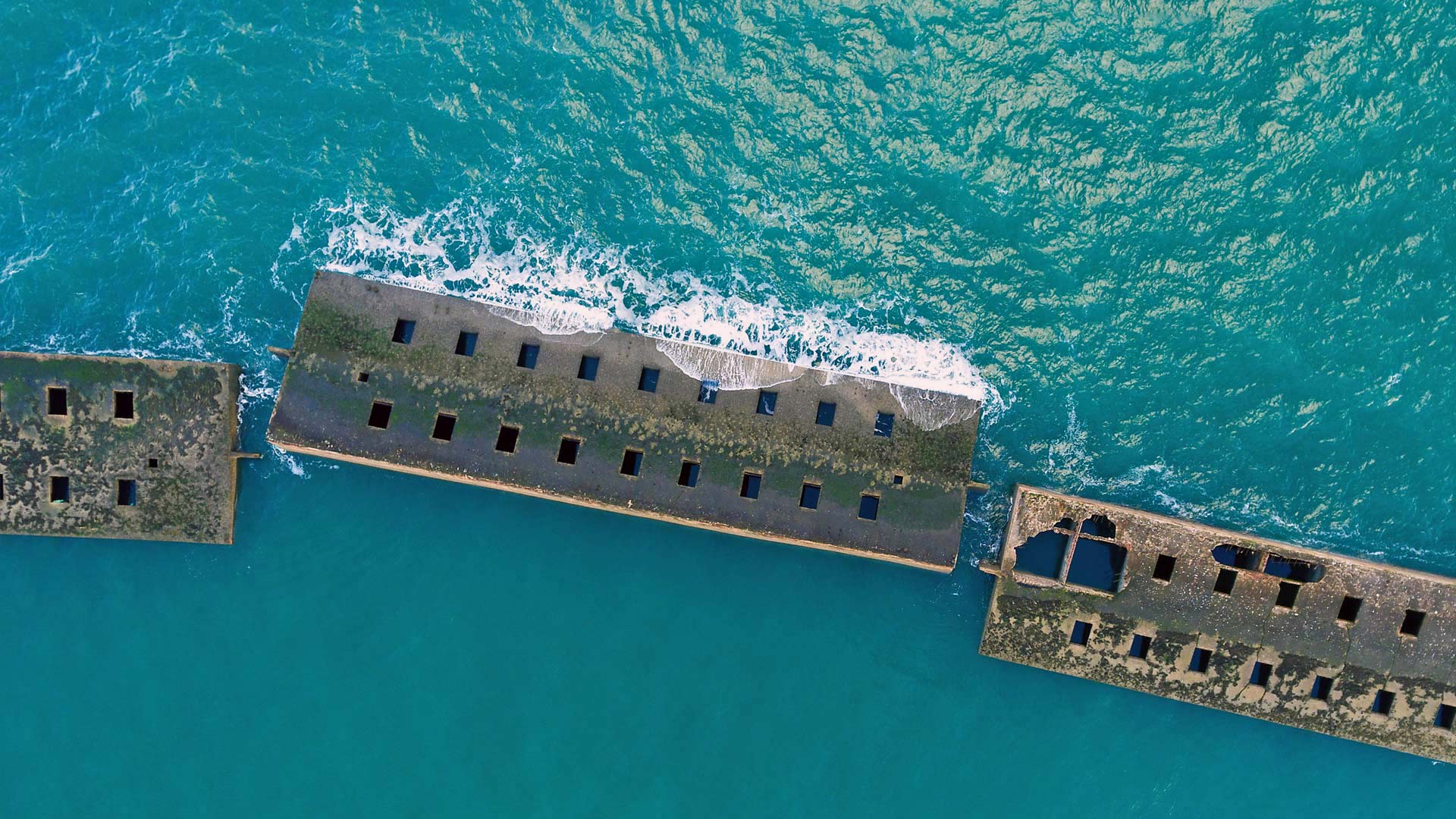 Remains of the Mulberry harbour from the D-Day invasion at Arromanches, Normandy, France (© Javier Gil/Alamy)(Bing United Kingdom)