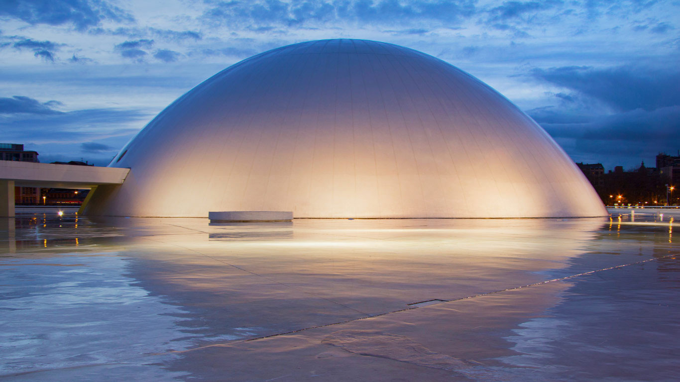 Oscar Niemeyer International Cultural Centre in Avilés, Spain (© Paula Sierra/Getty Images)(Bing United Kingdom)