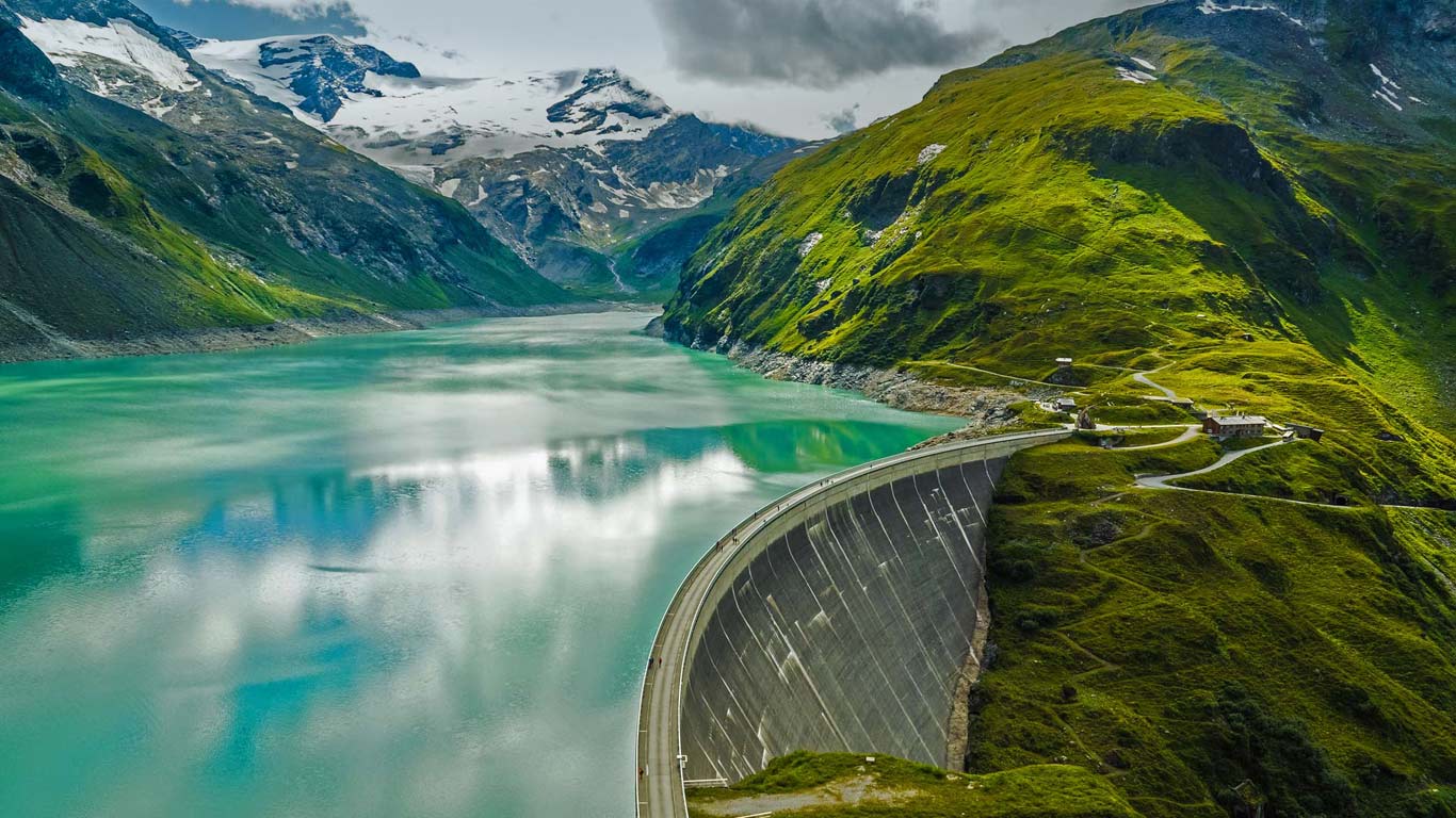 Mooserboden Reservoir and Mooser Dam near Kaprun, Austria (© Shutterstock)(Bing United Kingdom)