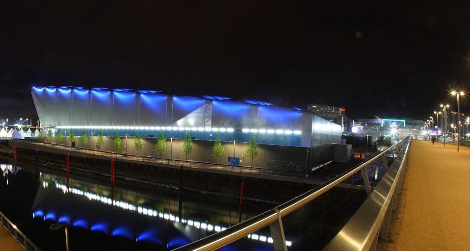 Night-time landscape view of the Water Polo Arena in Olympic Park, London (© Paul Cunningham/Corbis) &copy; (Bing United Kingdom)