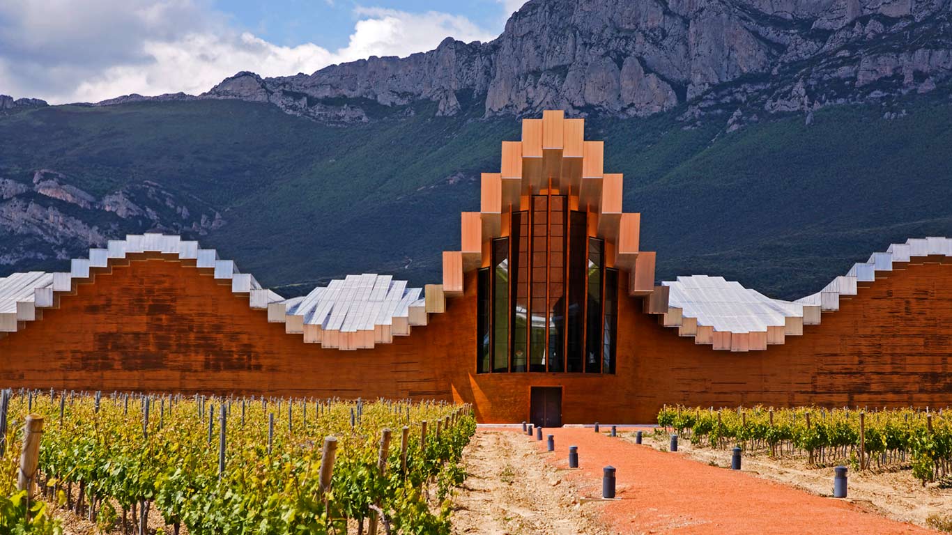 Ysios Winery in La Rioja, Spain (© Mike Randolph/Masterfile)(Bing Canada)