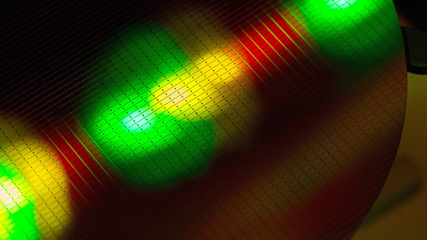 Semiconductor manufacturing at Infineon Technologies in Villach, Austria (© Krisztian Bocsi/Bloomberg/Getty Images)(Bing Canada)