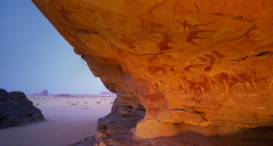 Felszeichnungen aus der Jungsteinzeit, Ennedi Plateau, Tschad, Afrika – George Steinmetz/Corbis &copy; (Bing Germany)