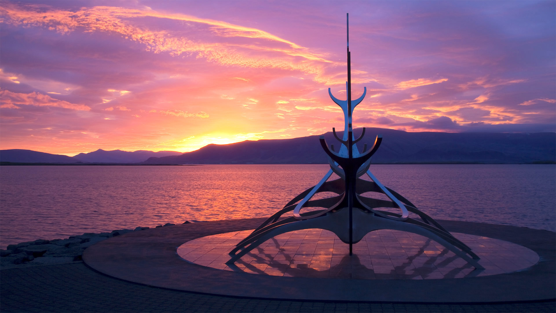The Sun Voyager sculpture by Jón Gunnar Árnason in Reykjavik, Iceland (© Martin Child/Getty Images Plus)(Bing United Kingdom)