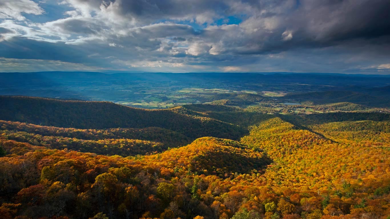 Shenandoah National Park in the Blue Ridge Mountains of Virginia, USA (© Rachid Dahnoun/Tandem Stills + Motion)(Bing United Kingdom)