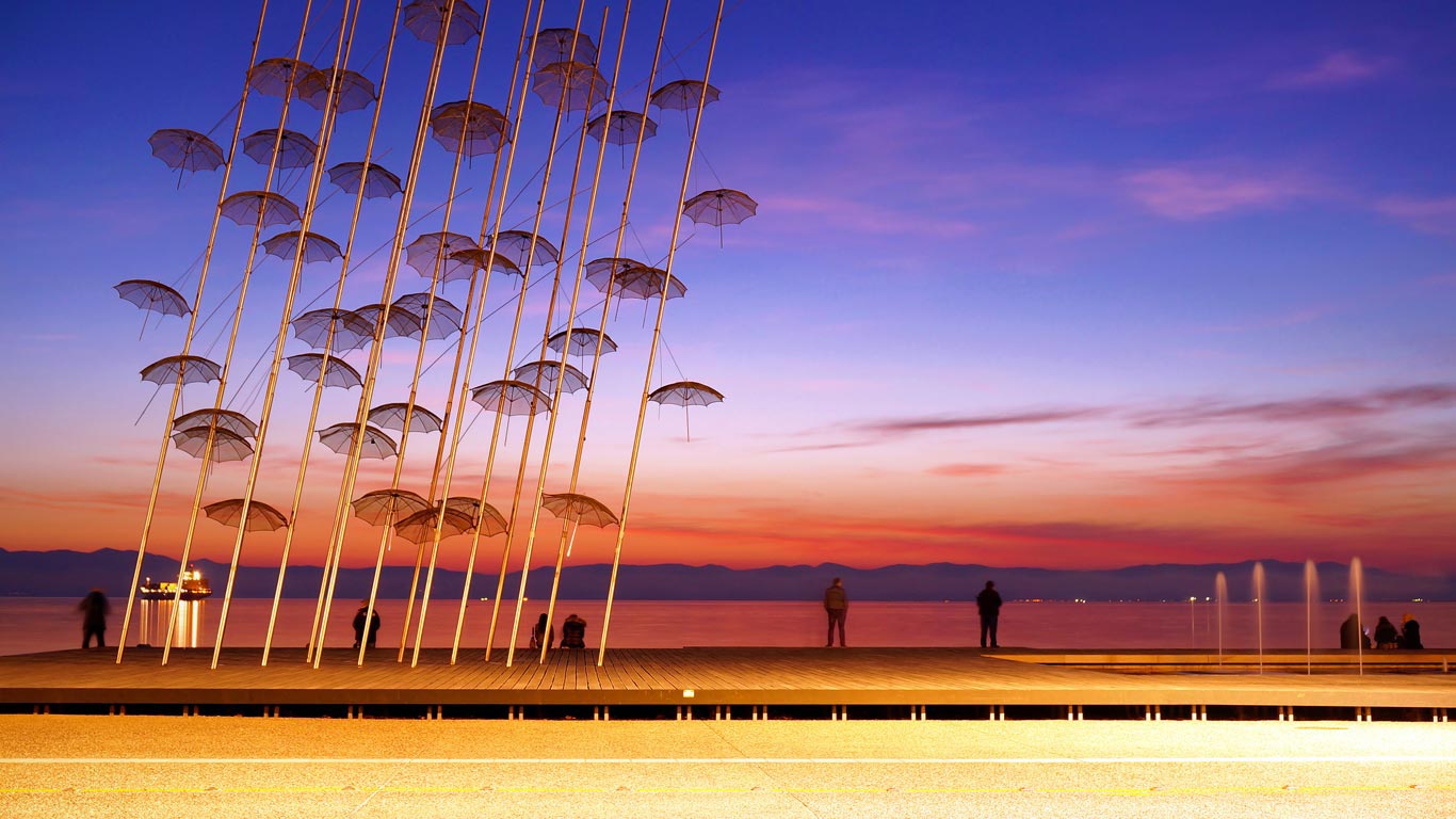 ‘Umbrellas’ sculpture by George Zongolopoulos outside of Macedonian Museum of Contemporary Art in Thessaloniki, Greece (© SIAATH/Shutterstock)(Bing United Kingdom)