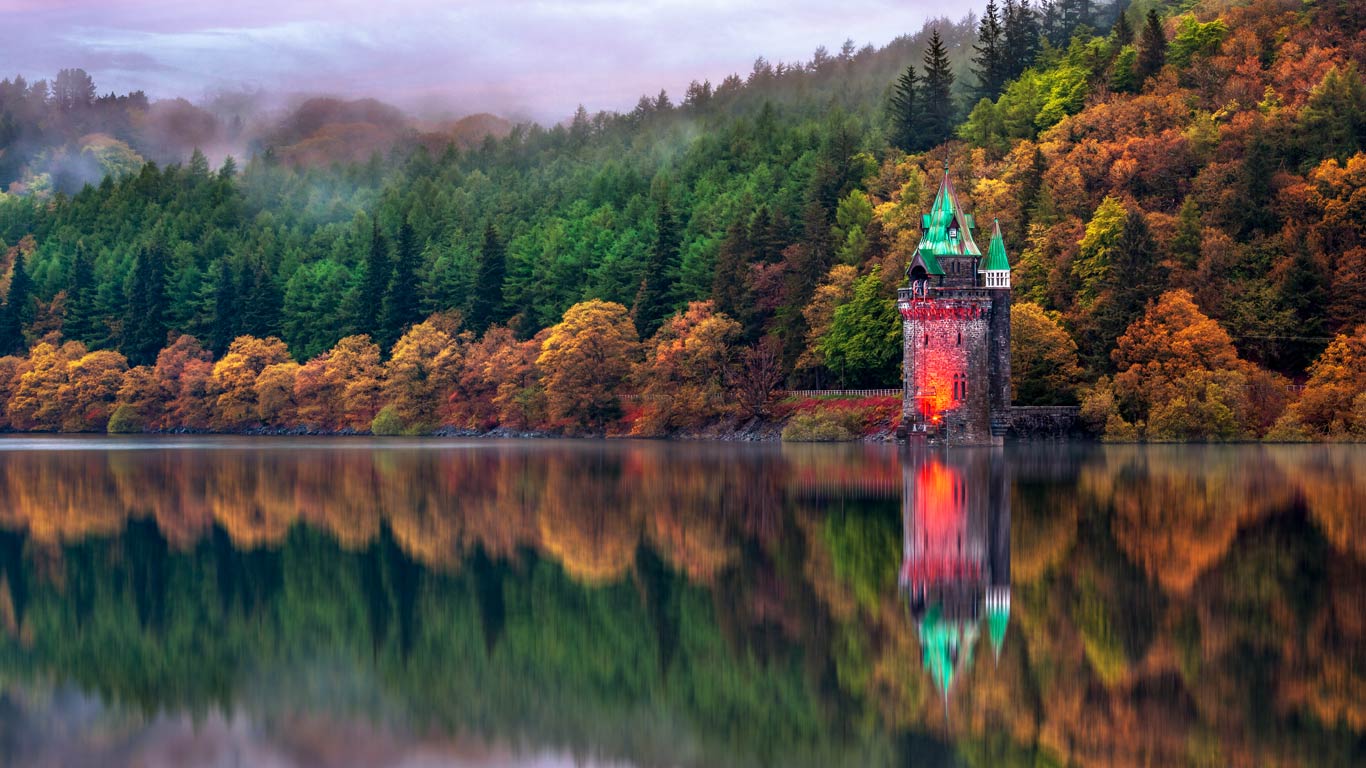 The straining tower at Lake Vyrnwy in Powys, Wales (© Joe Daniel Price/Getty Images)(Bing United Kingdom)