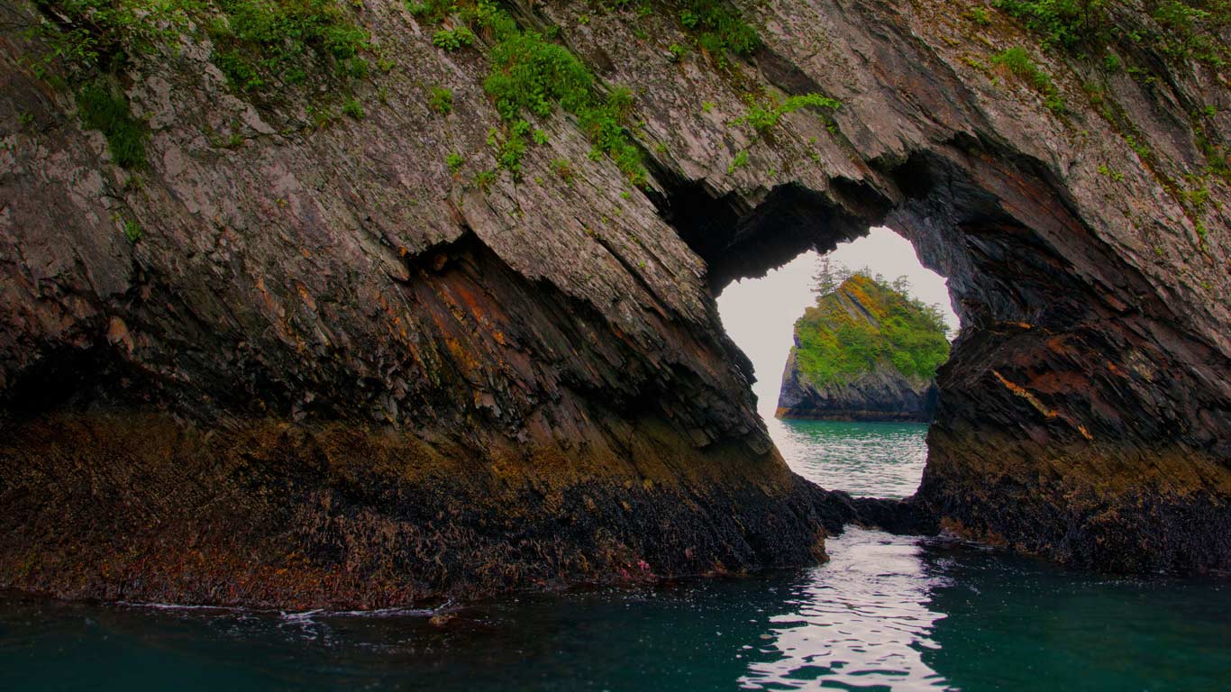 Resurrection Bay at Kenai Fjords National Park, Alaska (© Ron Niebrugge/Alamy)(Bing Canada)