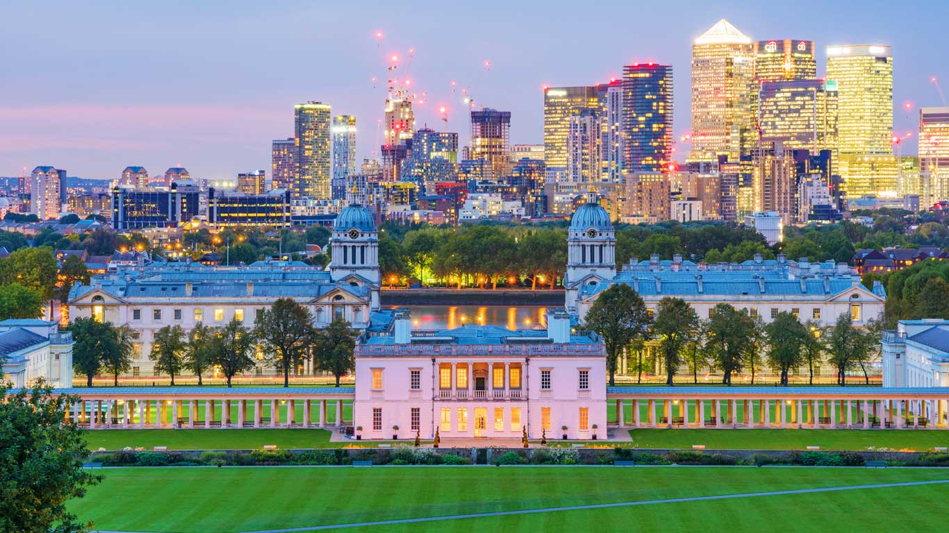 Night-time view of Greenwich Park and Canary Wharf, London (© stockinasia/Getty Images)(Bing United Kingdom)