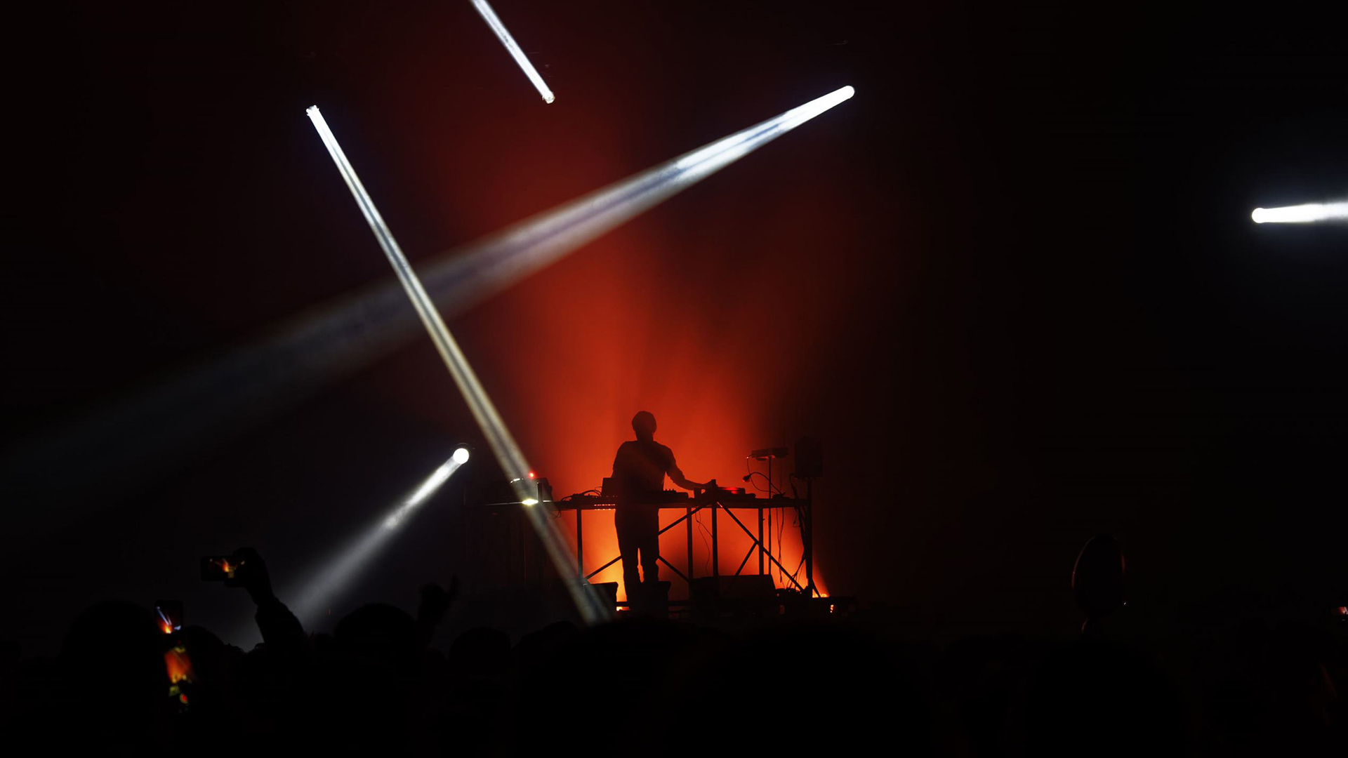 Rone (Erwan Castex) sur la scène du Printemps de Bourges, le 25 avril 2018 (© Edmond Sadaka Edmond/Sipa/shutterstock)(Bing France)