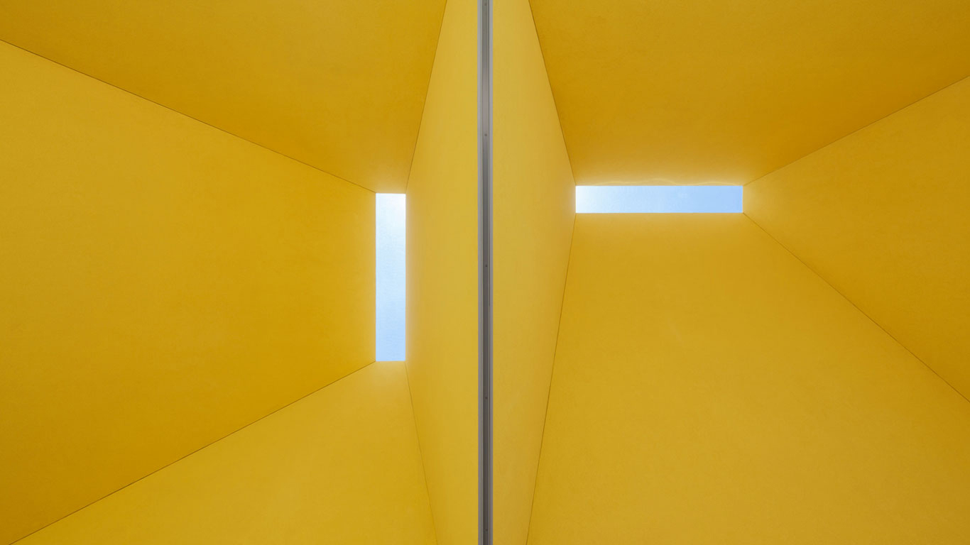 Interior ceiling view of Webb Chapel Park Pavilion, Dallas, Texas (© ARCHPHOTO/Gallery Stock)(Bing Canada)