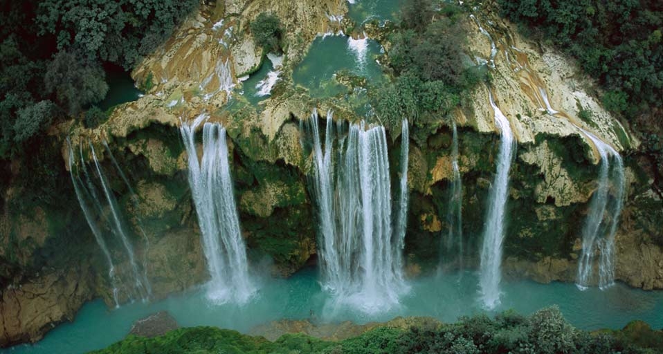 Aerial view of Tamul waterfall in the Huasteca Potosina region, Mexico (© Patricio Robles Gil/Getty Images) &copy; (Bing United Kingdom)