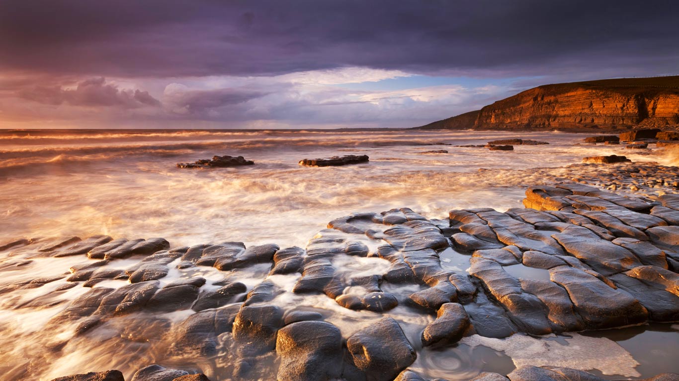 Dunraven Bay on the Glamorgan Heritage Coast, South Wales (© Adam Burton/Alamy)(Bing United Kingdom)