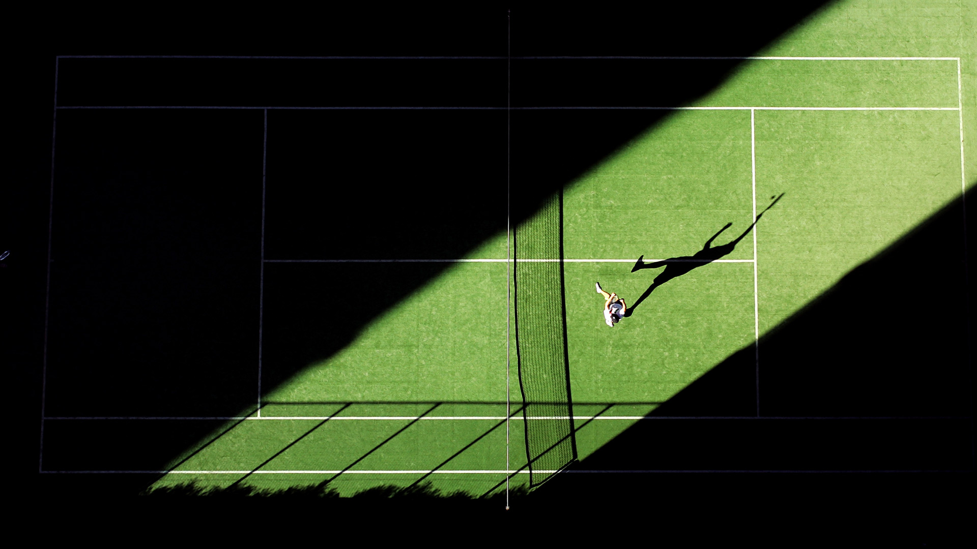 An aerial shot of a tennis match for the opening day of the 2019 Wimbledon Championships (© Kolbz/E+/Getty Images)(Bing United Kingdom)