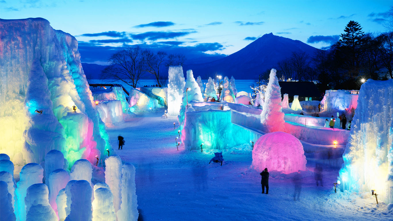 ｢支笏湖氷濤まつり｣北海道, 千歳市 (© JTB MEDIA CREATION, Inc./Alamy)(Bing Japan)